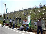 與電裝株式會社和新成工業株式會社合作，在愛知縣Kar谷市伊勢湾岸自動車道刈谷 PA附近的斜坡上與NEXCO中日本進行了植樹活動。