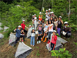 岐阜县高山市阿波坎路的平汤町协会种了树。