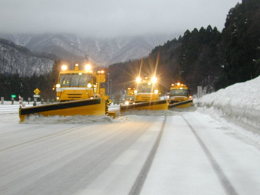 北陸自動車道の除雪作業状況