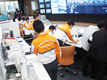 ① Expressway information is collected at the Road Traffic Control Center, and when an accident or the like occurs, a request is sent to the traffic management squad.