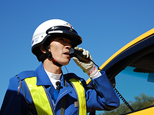 Professional members who know the Expressway quickly detect and report abnormalities on the road.