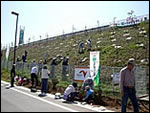 Tree-planting activities were carried out in collaboration with DENSO Corporation, Shinsei Kogyo Co., Ltd. and NEXCO CENTRAL a slope near Kariya PA the Isewangan Expwy in Kariya City, Aichi Prefecture.