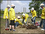 Gifu Prefecture Kakamigahara city of Tokai-Hokuriku Expwy Kawashima PA Chubu Gakuin University and in the orchards NEXCO CENTRAL by cooperation, tree planting activity was held.