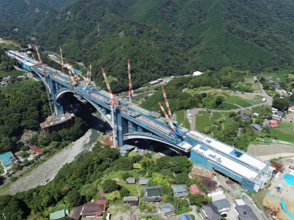 山北天空大橋(河内川橋) 山北天空大橋(河内川橋)