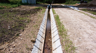 Waterways that can be crawled out (Maizuru-Wakasa Expressway)