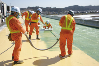 Using a laser to remove the steel bridge girder coating