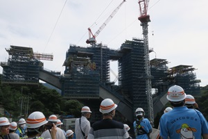 探検ツアー