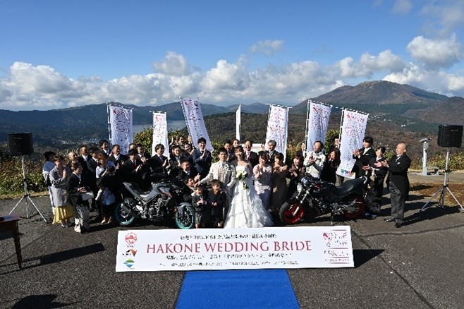 ○ライダー仲間に見守られての結婚式