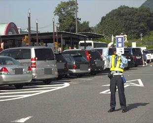 休憩施設等での駐車場整理員の配置