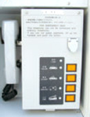 고장 · 사고 · 구급 · 화재 상황을 표시하는 버튼이 설치되어있는 비상 전화