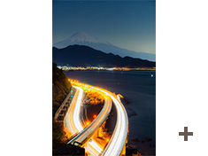 「富士山を照らす道」