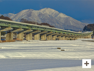 「雪海原に浮かぶ夢幻回廊」