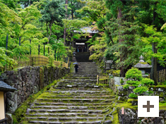 「静けさに雨の調べ」