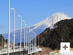 「地吹雪の富士」