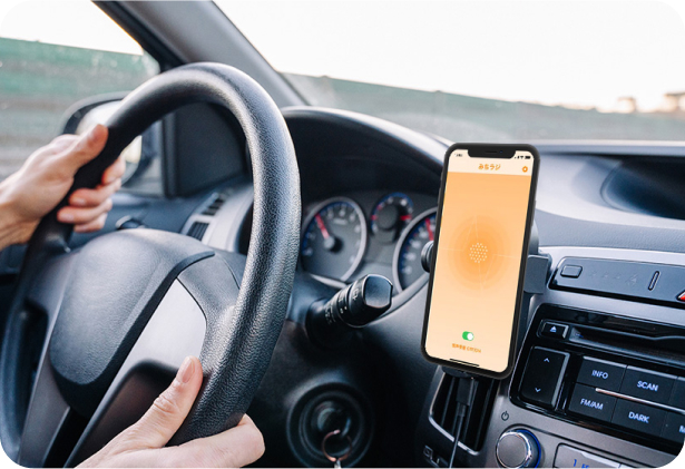 Audio notification of road traffic information while driving